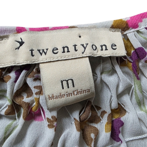 Twentyone Floral Peasant Top - Size Medium - Picture 6 of 7